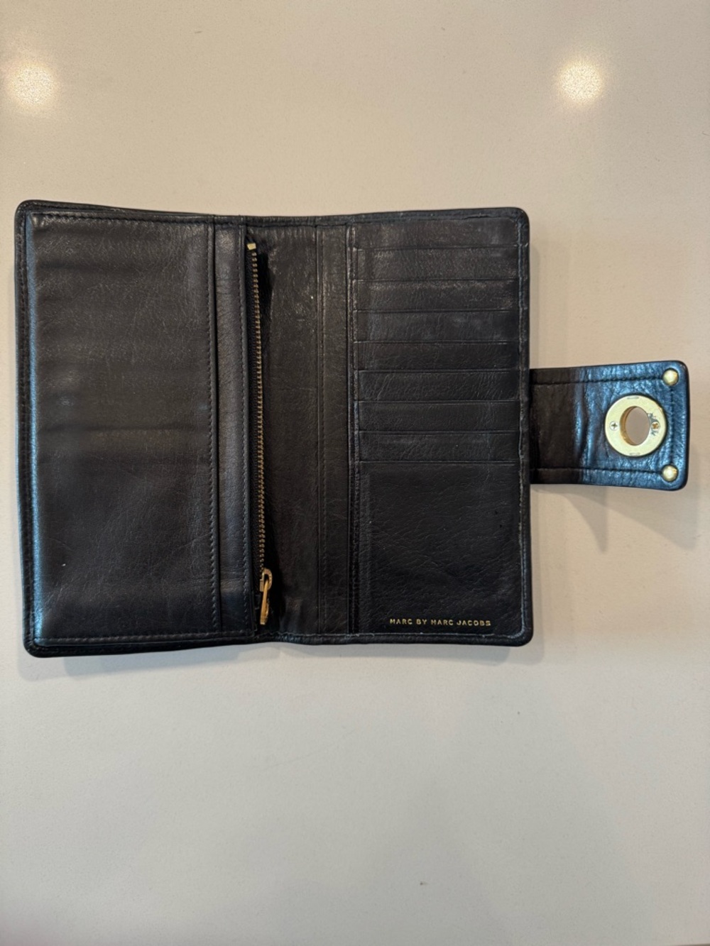 Marc by Marc Jacobs Turnlock Black Leather Wallet - Picture 5 of 12